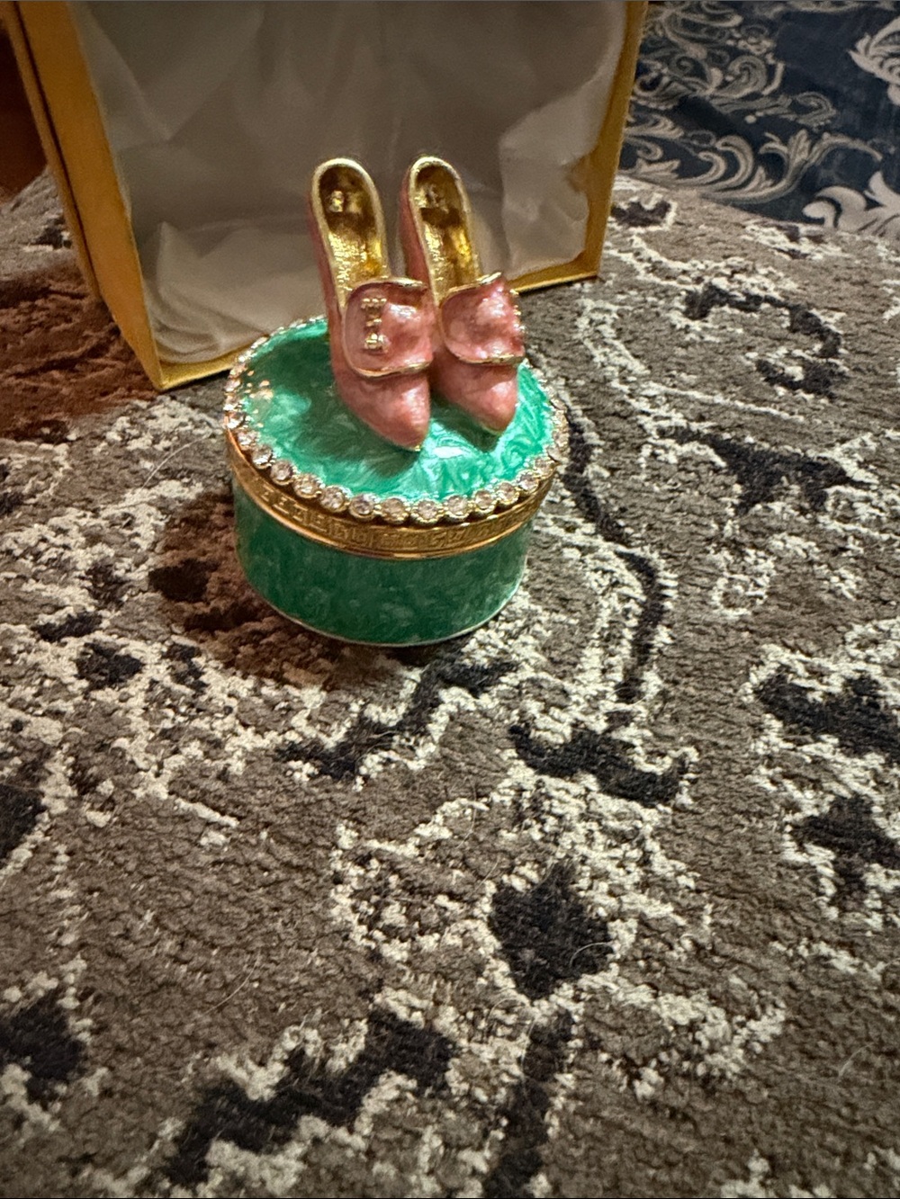 Tchotchkes Decorative Green Trinket Box with Pink Shoe Accent - Picture 1 of 3